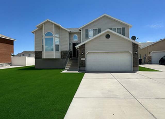 Property at 2879 S Fetzer Dr W, Magna, UT 84044, 4 beds, 3 baths