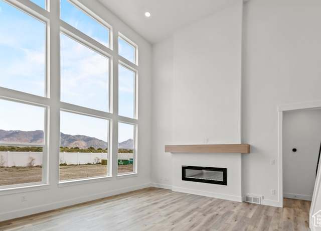 Property at 2372 W 2950 N #108, Farr West, UT 84404, 4 beds, 2.5 baths