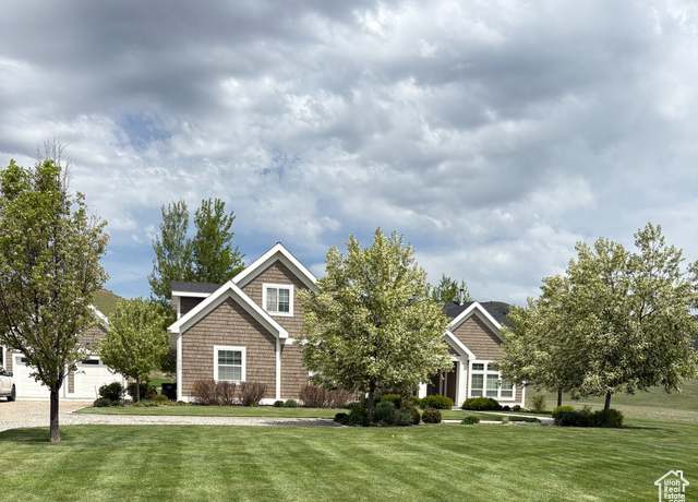 Property at 2137 S Lakeview Cir E, Preston, ID 83263, 3 beds, 2.5 baths