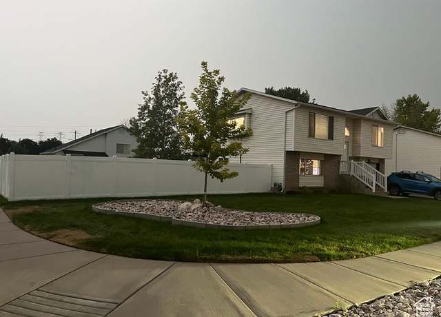 Property at 315 W 1900 S, Clearfield, UT 84015, 3 beds, 2 baths