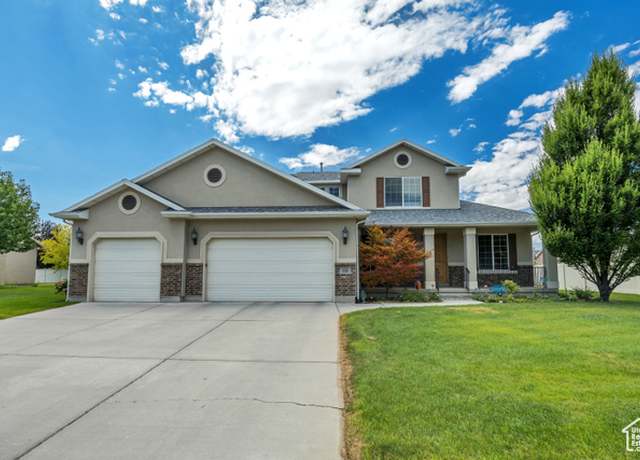Property at 220 E 2200 S, Kaysville, UT 84037, 5 beds, 3.5 baths