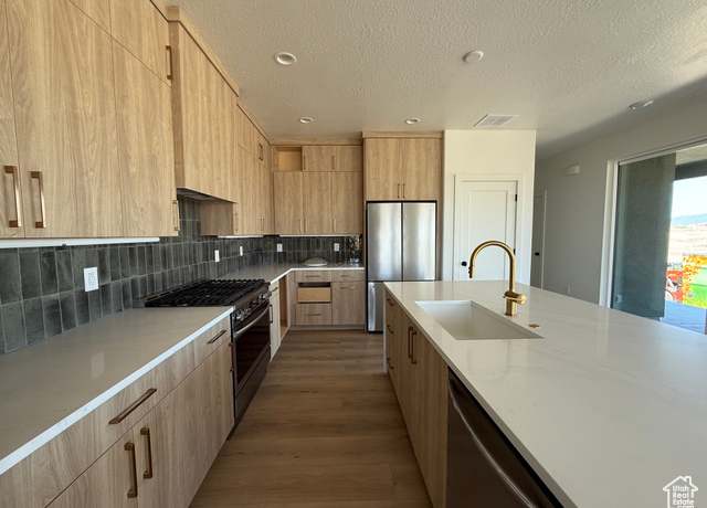 Property at 6962 W Terraine Rd S #137, West Jordan, UT 84081, 3 beds, 2.5 baths