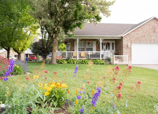 Property at 1075 E 2600 N, North Ogden, UT 84414, 4 beds, 3 baths