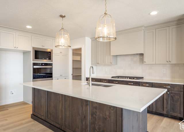 Property at 1686 S 3875 W #224, Ogden, UT 84404, 5 beds, 3.5 baths