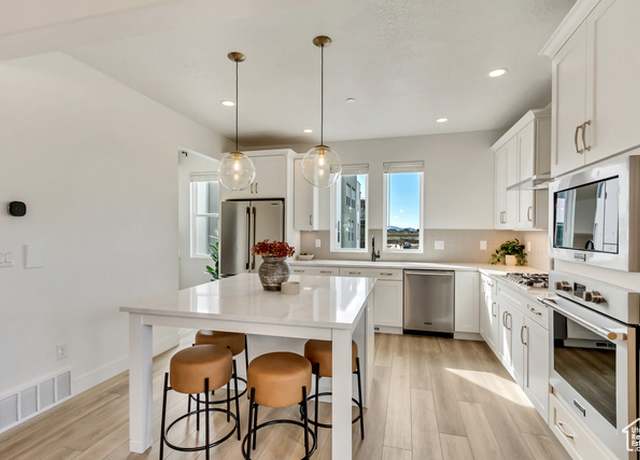 Property at 1474 W Cook Ln N #163, Farmington, UT 84025, 4 beds, 3.5 baths
