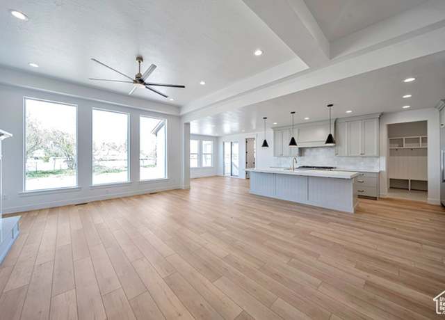 Property at 1910 W Bonneville Ln, Kaysville, UT 84037, 5 beds, 3.5 baths