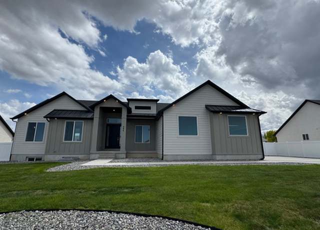 Property at 384 E Spruce Ln #110, Grantsville, UT 84029, 3 beds, 2.5 baths