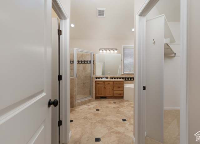 Property at 14825 S Meadow Oak Ct, Draper, UT 84020, 5 beds, 3.5 baths