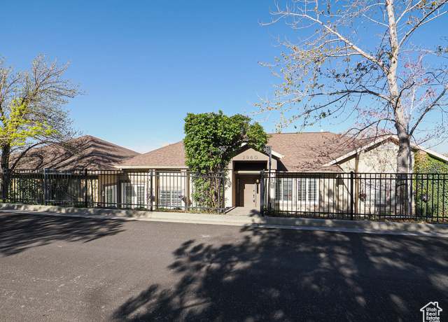 Property at 2960 E Oak Park Ln S, Holladay, UT 84117, 3 beds, 2.5 baths