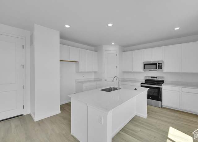 Property at 233 W 800, Willard, UT 84340, 4 beds, 2.5 baths