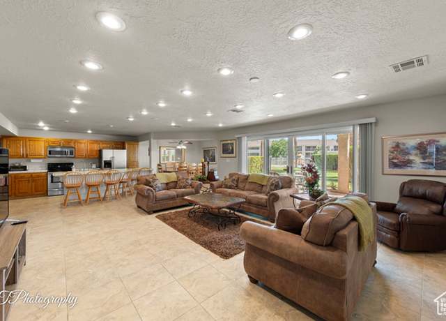 Property at 1845 W Canyon View Dr #1605, St. George, UT 84770, 4 beds, 3 baths