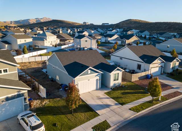 Property at 7690 N Red Oak Rd, Eagle Mountain, UT 84005, 5 beds, 3 baths