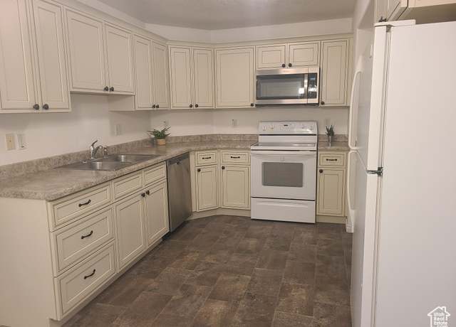 Property at 8083 N Ridge Loop E #8, Eagle Mountain, UT 84005, 3 beds, 2 baths