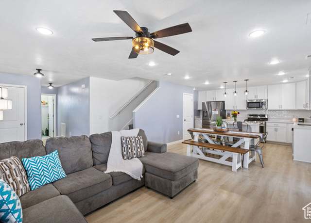 Property at 1551 W Parkview Dr, Syracuse, UT 84075, 3 beds, 2.5 baths