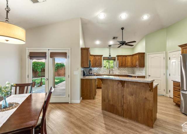 Property at 114 E Canterwood Dr, Washington, UT 84780, 3 beds, 2 baths