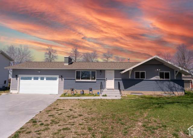 Property at 481 E Laurelwood Dr S, Kaysville, UT 84037, 5 beds, 2.5 baths