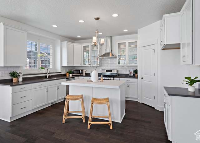 Property at 296 E 12025 St S, Draper, UT 84020, 5 beds, 3.5 baths