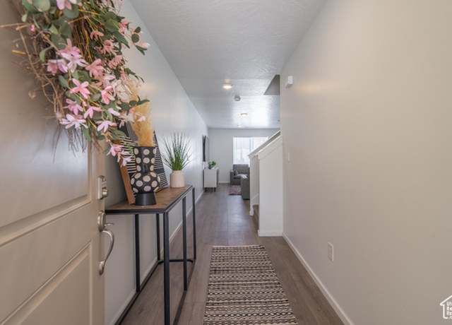 Property at 1333 S Bullfrog Ln, Washington, UT 84780, 4 beds, 2.5 baths