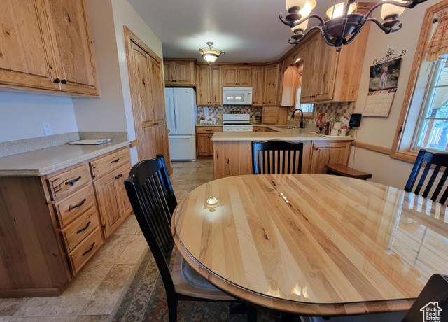 Property at 175 E 300 N, Santaquin, UT 84655, 5 beds, 2 baths