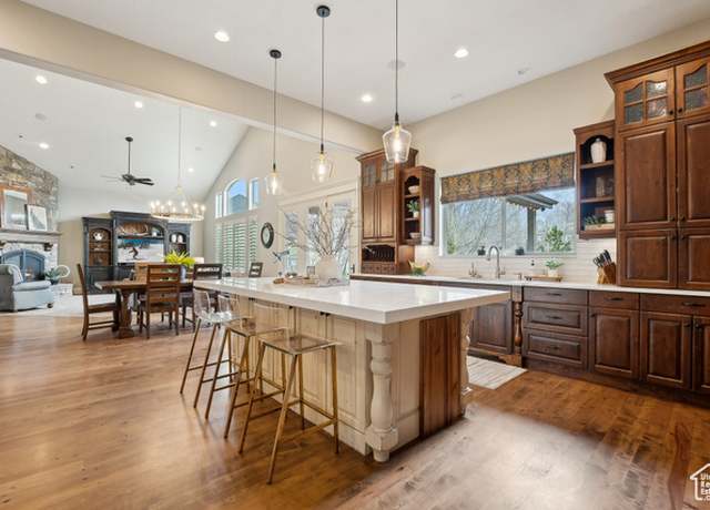 Property at 13075 S Summerharvest Dr E, Draper, UT 84020, 5 beds, 4.5 baths