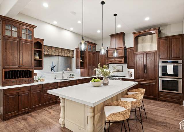 Property at 13075 S Summerharvest Dr E, Draper, UT 84020, 6 beds, 4.5 baths