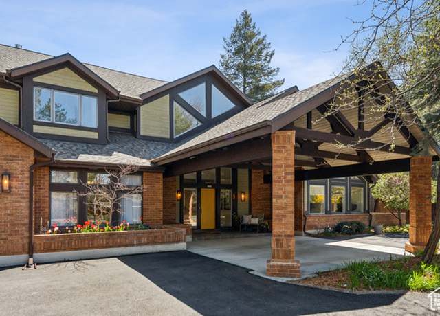 Property at 1919 E Baywood Dr, Holladay, UT 84117, 5 beds, 4.5 baths