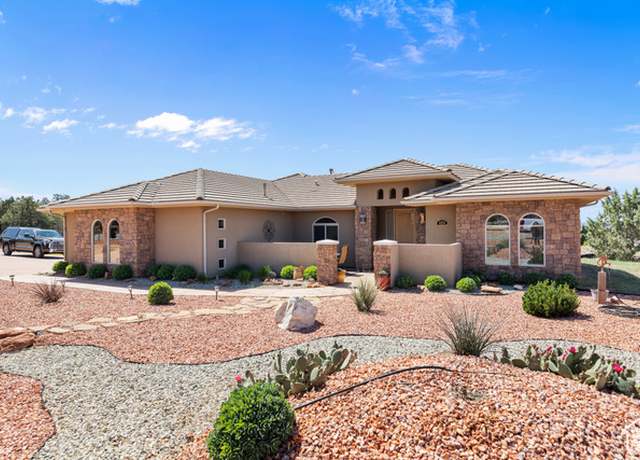 Property at 1374 E Big Pinion Ln, Apple Valley, UT 84737, 4 beds, 2 baths