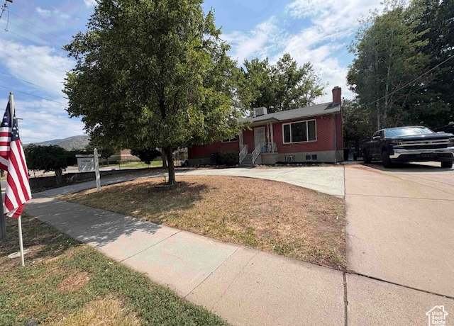 Property at 707 S Main, Centerville, UT 84014, 5 beds, 2 baths