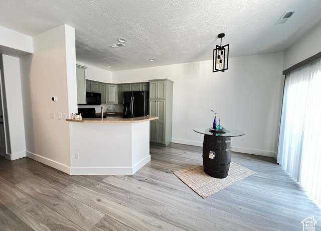 Property at 93 E Calbourne Ln, Sandy, UT 84070, 3 beds, 2.5 baths