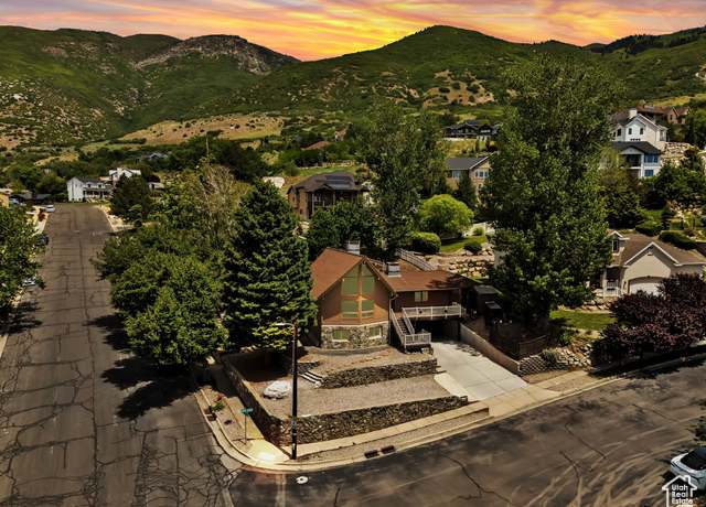 Property at 312 E 830 S, Farmington, UT 84025, 4 beds, 3 baths