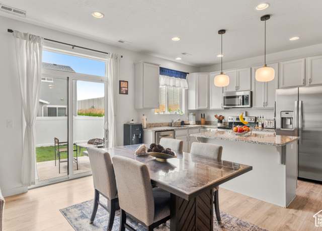 Property at 1546 W Parkview Dr, Syracuse, UT 84075, 3 beds, 2.5 baths