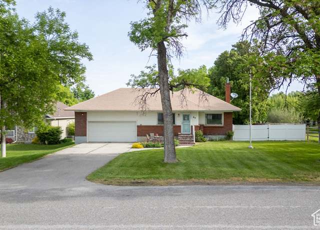 Property at 47 E 300 S, Hyrum, UT 84319, 4 beds, 2 baths