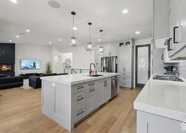 Property at 11603 S Fox Vista Dr W, Draper, UT 84020, 7 beds, 4.5 baths