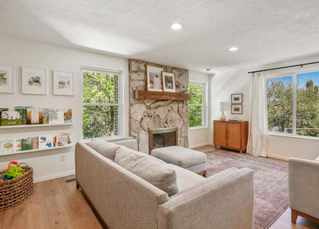 Property at 1401 E 300 S, Bountiful, UT 84010, 6 beds, 3 baths