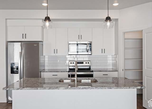 Property at 438 S 1440 E, Hyrum, UT 84319, 3 beds, 2.5 baths