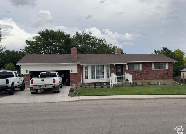 Property at 850 N Valley View Dr, Castle Dale, UT 84513, 5 beds, 2 baths