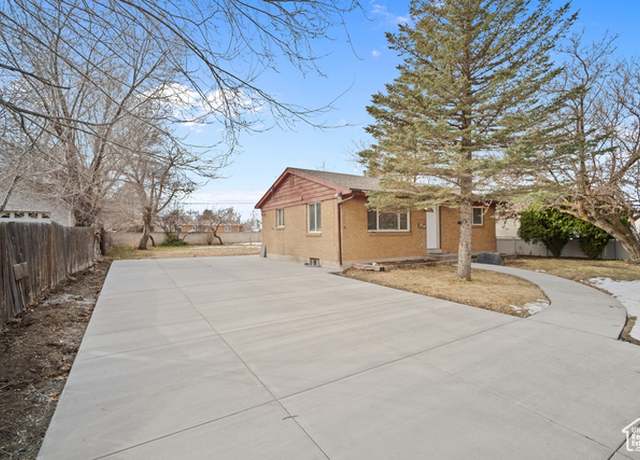 Property at 446 E Mountain View Dr S, Sandy, UT 84070, 5 beds, 2 baths