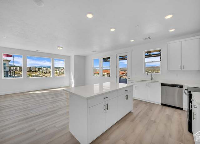 Property at 5599 S Carnelian Pkwy #205, St. George, UT 84790, 3 beds, 2 baths