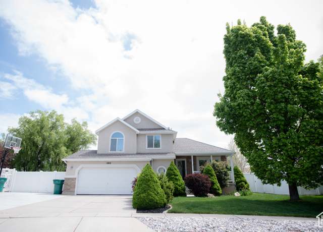 Property at 1052 N 3500 W, Layton, UT 84041, 4 beds, 3.5 baths