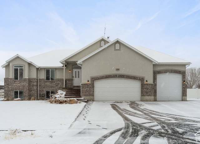Property at 6190 W 5950 S, Hooper, UT 84315, 6 beds, 3.5 baths