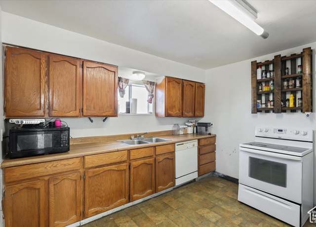 Property at 14 E Main St, Goshen, UT 84633, 6 beds, 3 baths