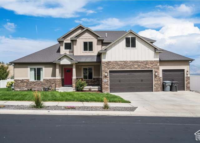 Property at 3847 E Hollow Crest Dr, Eagle Mountain, UT 84005, 5 beds, 2.5 baths