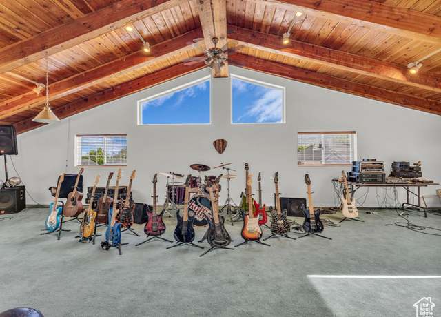 Property at 11551 S Woodhampton Dr E, Sandy, UT 84092, 6 beds, 5 baths