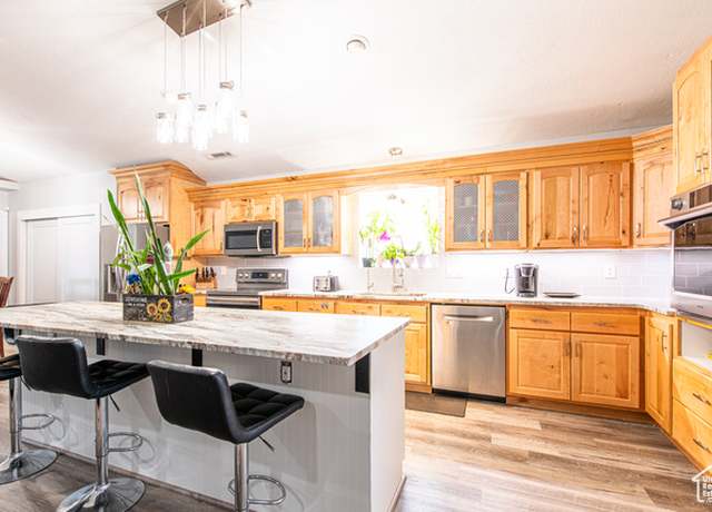 Property at 1027 S 920 W, Hurricane, UT 84737, 5 beds, 4.5 baths