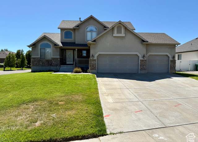 Property at 6049 S 3850 W, Roy, UT 84067, 6 beds, 3.5 baths