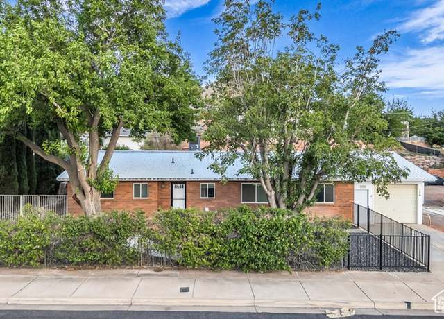 Property at 726 N Valley View Dr E, St. George, UT 84770, 3 beds, 2 baths
