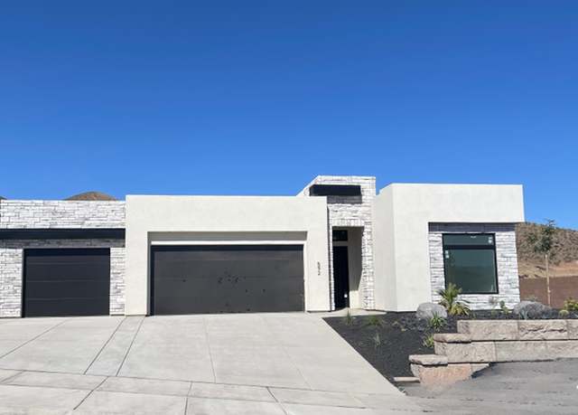 Property at 592 S 1800 W, Hurricane, UT 84737, 3 beds, 2 baths