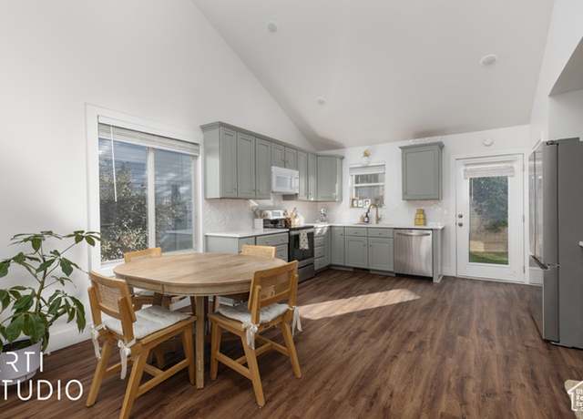 Property at 3131 Applewood Dr, Bountiful, UT 84010, 3 beds, 2.5 baths