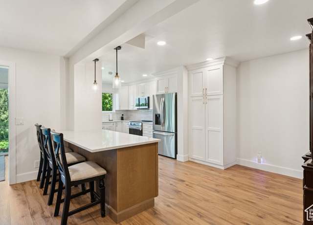 Property at 1537 N Sweetwater Ln, Farmington, UT 84025, 4 beds, 3.5 baths