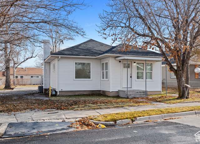 Property at 2877 S Buccaneer Dr, Magna, UT 84044, 4 beds, 1 bath